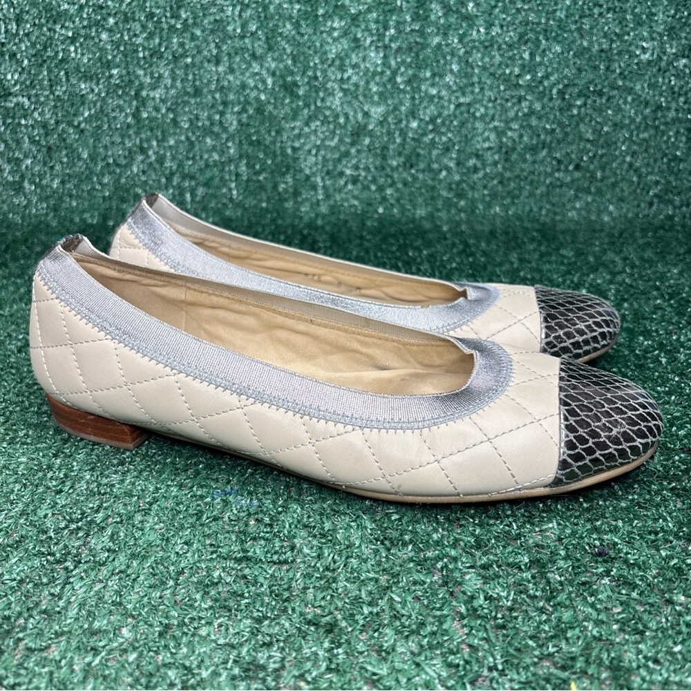 Stuart Weitzman Classic Beige/Silver Cap Toe Loafers Flats Shoes Size‎ 8 M